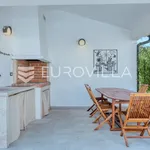 Rent 4 bedroom house of 225 m² in Pula