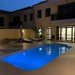 Rent 4 bedroom house of 295 m² in Marbella