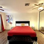 Rent 5 bedroom house in Cathedral City