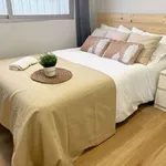 Rent a room of 132 m² in valencia