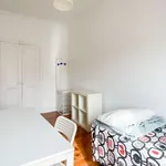 Rent a room of 220 m² in lisbon