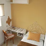 Rent 4 bedroom apartment in Alicante