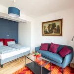 Miete 3 Schlafzimmer wohnung von 915 m² in vienna