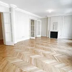 Appartement de 209 m² avec 6 chambre(s) en location à Paris 