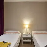 Rent 4 bedroom apartment of 65 m² in Barcelona