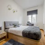 Rent a room of 240 m² in madrid