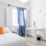 Rent 4 bedroom apartment in Valencia