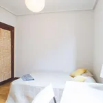 Rent a room of 210 m² in madrid