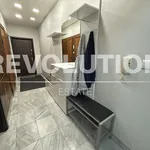 Rent 4 bedroom apartment of 120 m² in Базар Левски