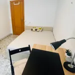 Rent 5 bedroom apartment in Barcelona