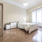 Rent a room of 330 m² in valencia