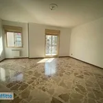 Affitto 4 camera appartamento di 127 m² in Palermo