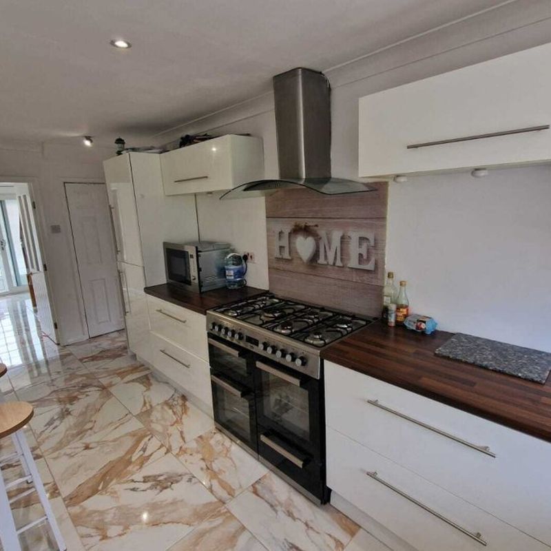 3 bedroom property to let in Barnett road, Willenhall - £1,400 pcm Portobello