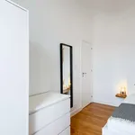 Rent a room of 120 m² in lisbon