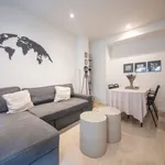 Rent 4 bedroom apartment of 80 m² in Barcelona