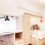 Rent 4 bedroom apartment in Barcelona