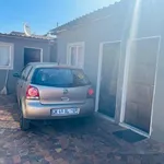 Rent 2 bedroom house of 318 m² in Soweto