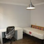 Rent 3 bedroom apartment in Genoa