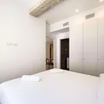 Rent 4 bedroom apartment of 50 m² in Barcelona