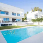 Rent 5 bedroom house of 700 m² in Marbella