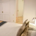 Rent a room of 350 m² in Barcelona