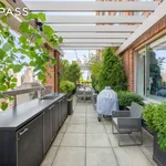 Rent 4 bedroom apartment of 269 m² in New York City