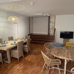 Rent a room of 200 m² in Porto