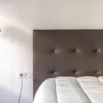 Rent 4 bedroom apartment in Valencia