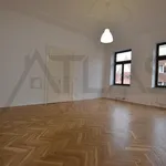 Pronajměte si 3 ložnic/e byt o rozloze 110 m² v Prague