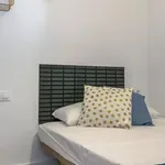 Rent 5 bedroom apartment in Barcelona