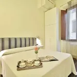 Rent 1 bedroom apartment of 80 m² in florence