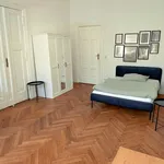 Rent a room of 100 m² in Berlin