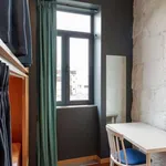 Rent a room of 250 m² in porto