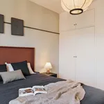 Rent 5 bedroom apartment of 85 m² in Barcelona