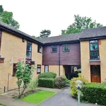 Flat to rent in Knaphill, Woking, Surrey GU21