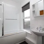 Rent 4 bedroom apartment in Leeds