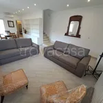 Rent 4 bedroom house of 198 m² in Roma