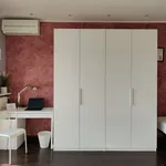 Rent a room of 80 m² in milan