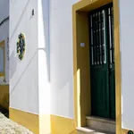 Rent 2 bedroom house in Évora