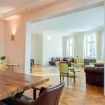 Miete 5 Schlafzimmer wohnung von 207 m² in Berlin