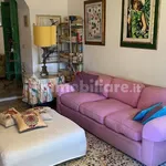 Rent 8 bedroom house of 300 m² in Latina