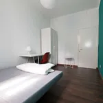 Rent a room of 100 m² in lisbon