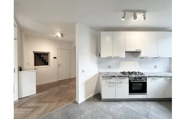 Huur 4 slaapkamer appartement van 141 m² in Amsterdam