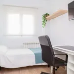 Rent a room of 69 m² in Zaragoza