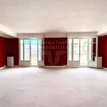 Rent 5 bedroom apartment of 135 m² in Paris