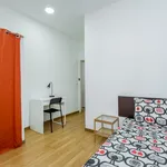 Rent 4 bedroom apartment in Barcelona