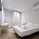 Rent 4 bedroom apartment of 115 m² in Barcelona