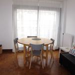 Appartement de 550 m² avec 2 chambre(s) en location à Paris