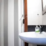 Rent a room of 200 m² in madrid