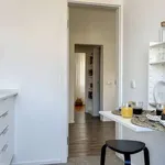 Rent 1 bedroom apartment of 43 m² in lisbon